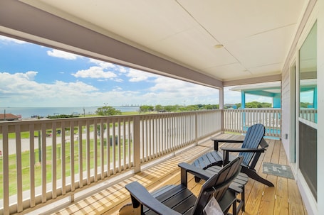 House (3 Bedrooms) | Front of property. Bay-view La Porte Home Rental: Steps to Beach!
