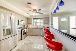 Mikrowelle, Ofen, Herdplatte, Geschirrspüler