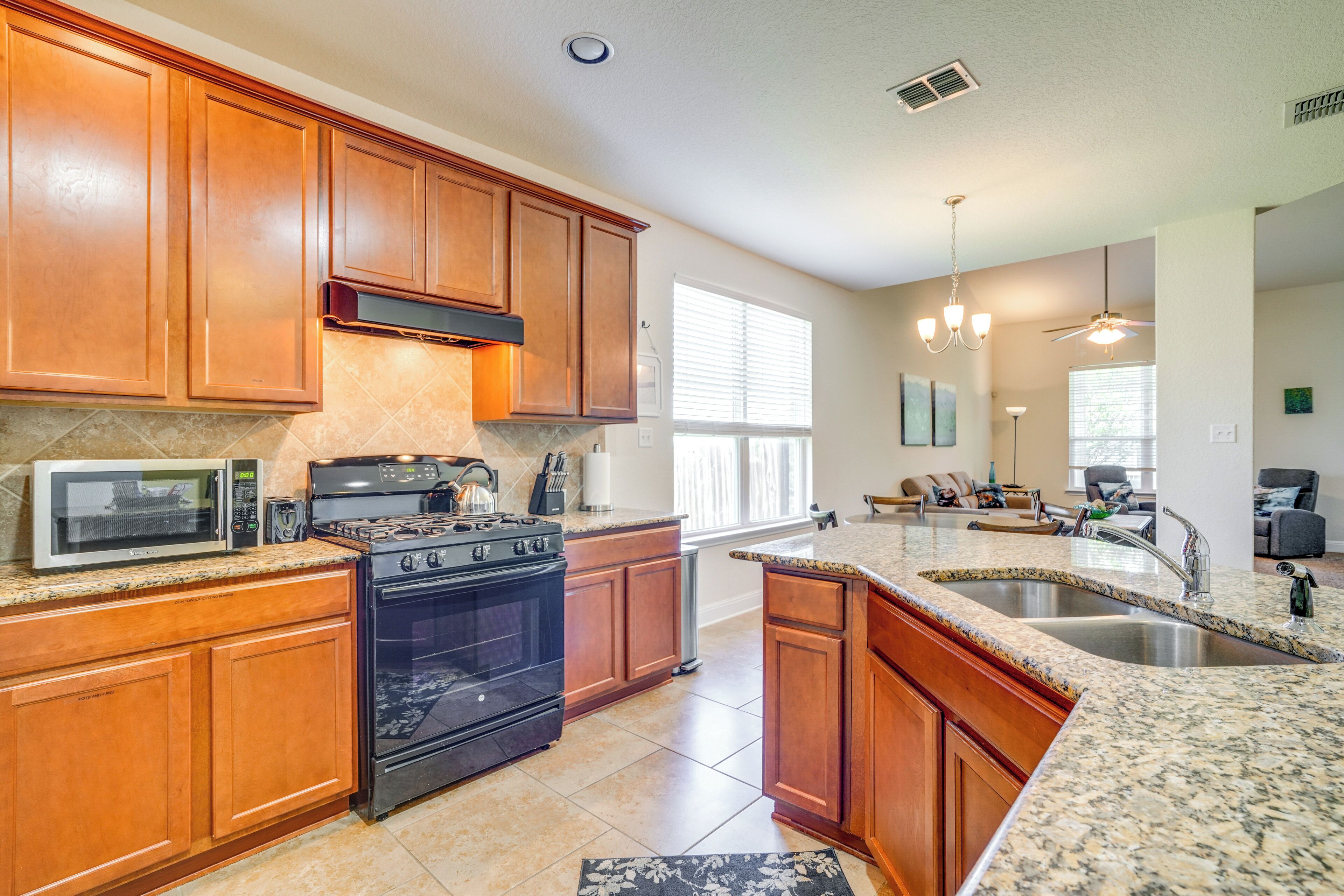 House (4 Bedrooms) | Interior