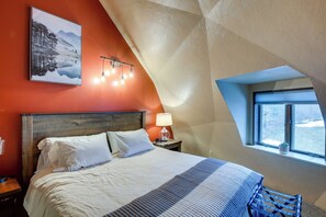 House (5 Bedrooms) | Interior