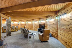 House (5 Bedrooms) | Interior