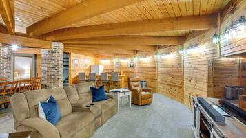 House (5 Bedrooms) | Interior