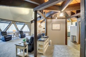 House (5 Bedrooms) | Interior