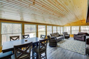 House (5 Bedrooms) | Interior