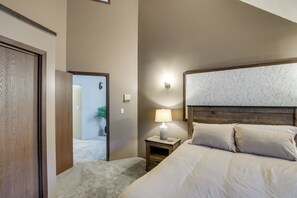 House (5 Bedrooms) | Interior