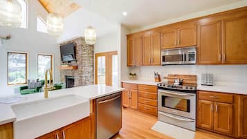 المنشأة من الداخل