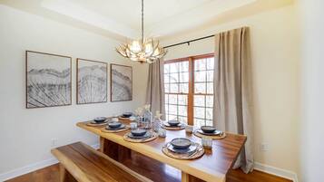 House (3 Bedrooms) | Interior