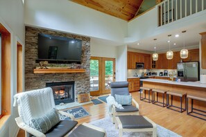 House (3 Bedrooms) | Interior - Deck + Scenic Views: Beech Mountain Cabin (Banner Elk)