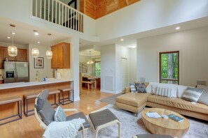 House (3 Bedrooms) | Interior - Deck + Scenic Views: Beech Mountain Cabin (Banner Elk)