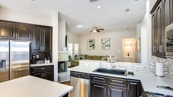 House (4 Bedrooms) | Interior