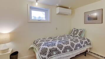 House (6 Bedrooms) | Interior