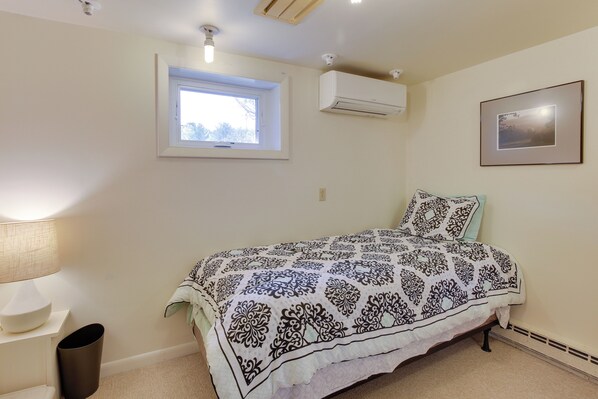 House (6 Bedrooms) | Interior