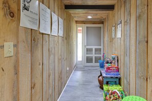 House (6 Bedrooms) | Interior