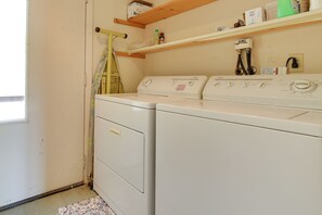 House (6 Bedrooms) | Interior