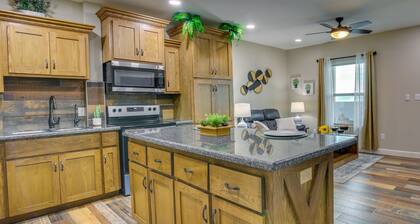 Raymondville Apartment w/ Patio: Near Lakes!