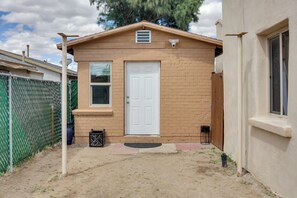 Apartment (0 Bedroom) | Interior - Tucson Studio w/ Private Backyard - Great Location (Tucson)