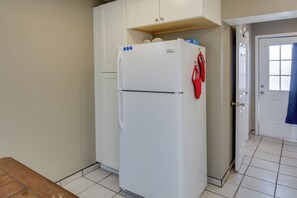 Apartment (0 Bedroom) | Interior - Tucson Studio w/ Private Backyard - Great Location (Tucson)