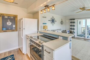 Apartment (1 Bedroom) | Interior - Carolina Beach Condo w/ Community Pool (Carolina Beach)