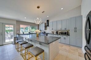 Micro-ondas, fogão, cooktop, lava-louças