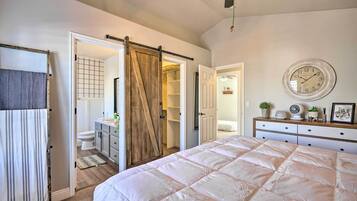 House (5 Bedrooms) | Interior