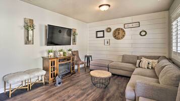 House (5 Bedrooms) | Depan hartanah