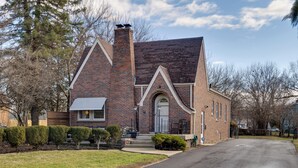 A brick building with a gabled roof and a central entrance. - Idyllic Home Near Indianapolis Motor Speedway (Indianapolis)