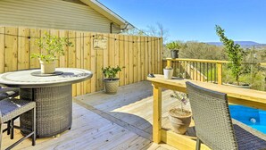 Outdoor dining - New! Chattanooga Vacation Rental With Pool! (Chattanooga)