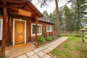 Exterior - Charming Cabin w/ Hot Tub, Walk to Main St! (Woodland Park)