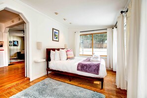 1 bedroom, bed sheets