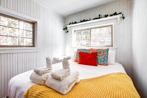 2 bedrooms, bed sheets - Charming Cabin w/ Hot Tub, Walk to Main St! (Woodland Park)