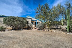 Interior - Sunny Tucson Home w/ Patios on 5 Acres! (Tucson)