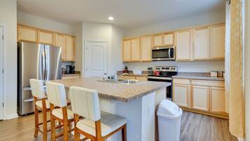 House (3 Bedrooms) | Interior