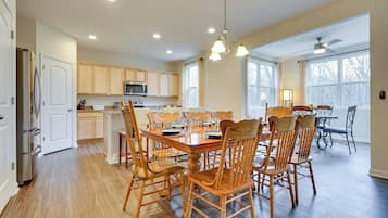 House (3 Bedrooms) | Interior