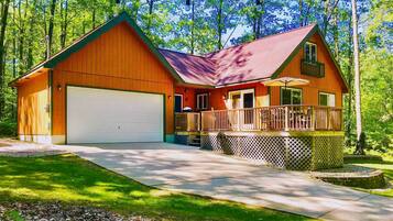 Cottage (2 Bedrooms) | Bagian depan properti