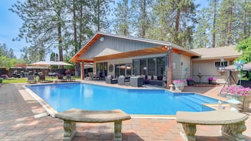 Apartment (2 Bedrooms) | Front of property