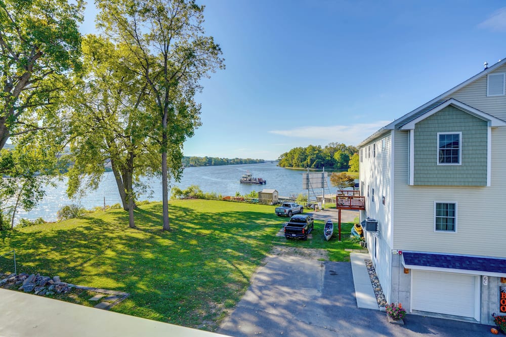 Canal-front Gem! 25 Mi to Saratoga Springs & Track - Cohoes, NY