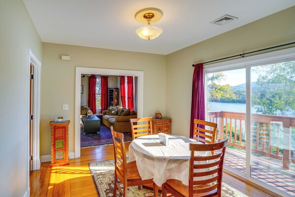 Interior - Canal-front Gem! 25 Mi to Saratoga Springs & Track (Waterford)