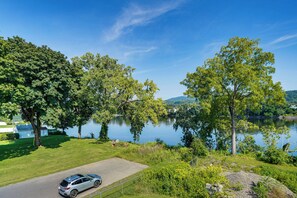 Apartment (2 Bedrooms) | Interior - Canal-front Gem! 25 Mi to Saratoga Springs & Track (Waterford)