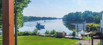Canalfront Waterford Apartment on Hudson River