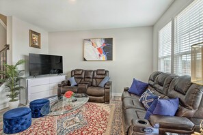 TV - Modern & Spacious Family Home w/ Pool Access! (Carmel)