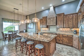 House (6 Bedrooms) | Interior