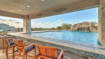 House (6 Bedrooms) | Interior