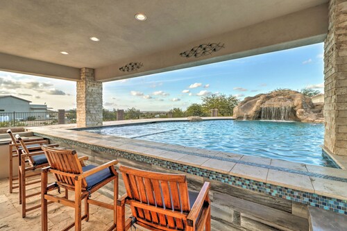 Pool & Spa: Pet-friendly Mansion in Phoenix!