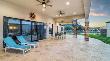 House (6 Bedrooms) | Interior