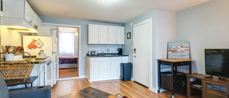 Apartment (1 Bedroom) | Living area | TV