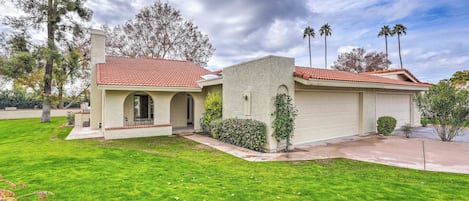 Apartment (2 Bedrooms) | Front of property