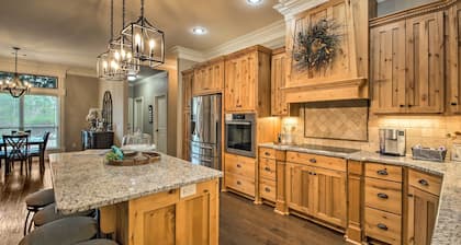 Spacious Golf Course Getaway in Hot Springs!