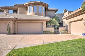 Apartment (3 Bedrooms) | Interior - Elegant Scottsdale Townhome w/ Heated Pool! (Scottsdale)
