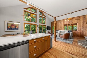 Interior - Falcon Ridge: A peaceful retreat, stunning mountain views, hot tub, game room, and pet friendly! (Fletcher)