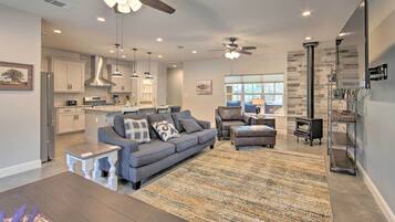 House (2 Bedrooms) | Interior